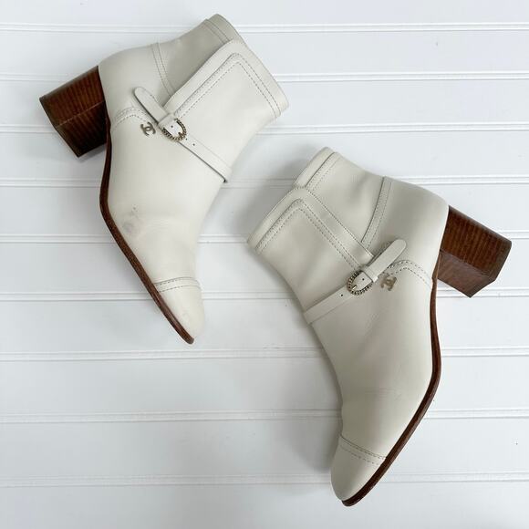 Chanel Ankle Boots Ivory White Leather Whipstitch CC Wood Heel - Picture 1 of 13